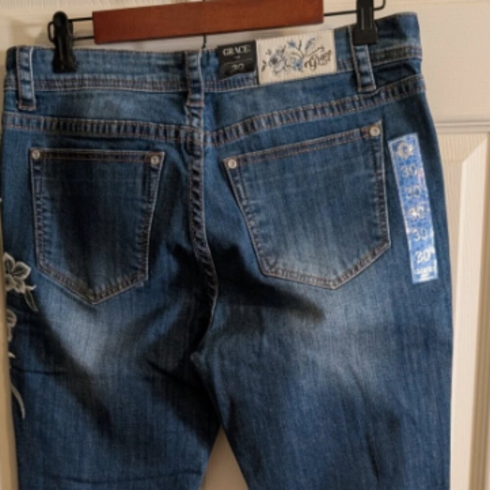 Grace Womes Size 30 Embellished Boot Leg Distressed Denim Jeans NWT - Picture 2 of 7